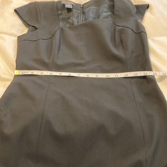 Banana Republic LBD With Piping and Cap Sleeve Black 6 - Picture 7 of 10